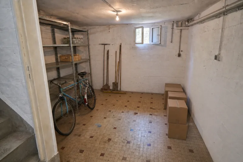 Cave de pavillon entièrement désencombrée — en cours — Débarras grenier, Débarras à Paris