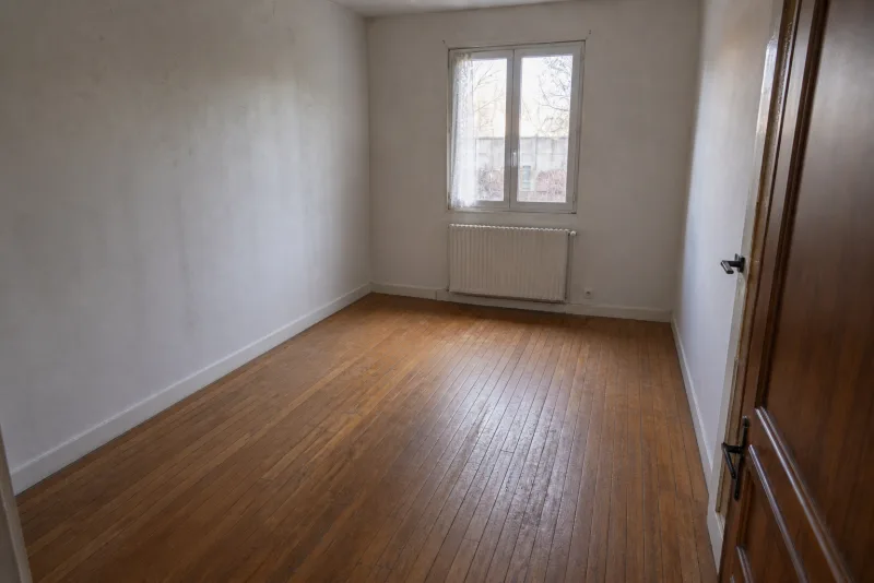 Après — Séjour d’appartement entièrement vidé